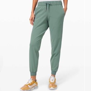 On the fly joggers, tidewater teal size 4